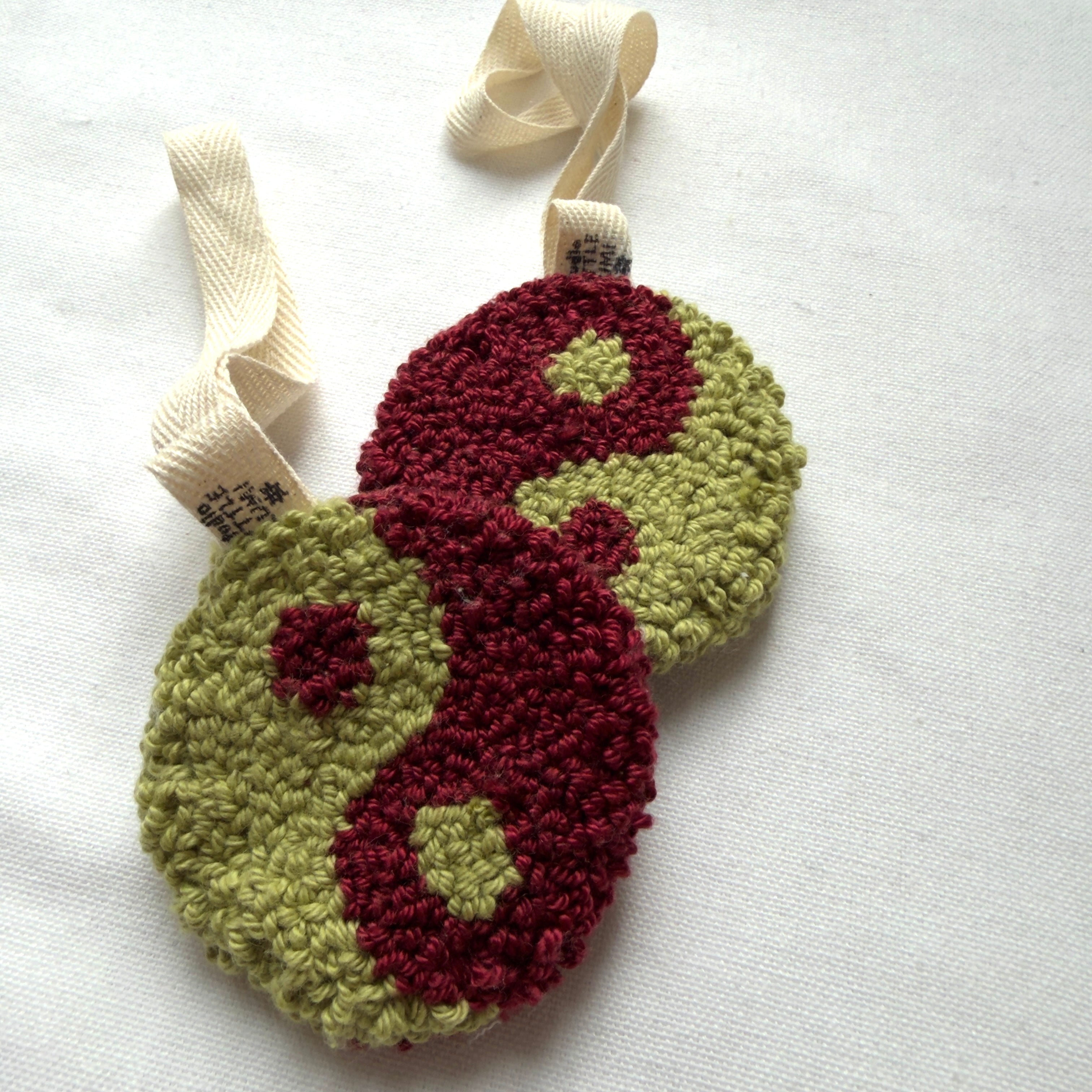 Olijf Groen & Bordeauxrode Ying Yang Speenhanger