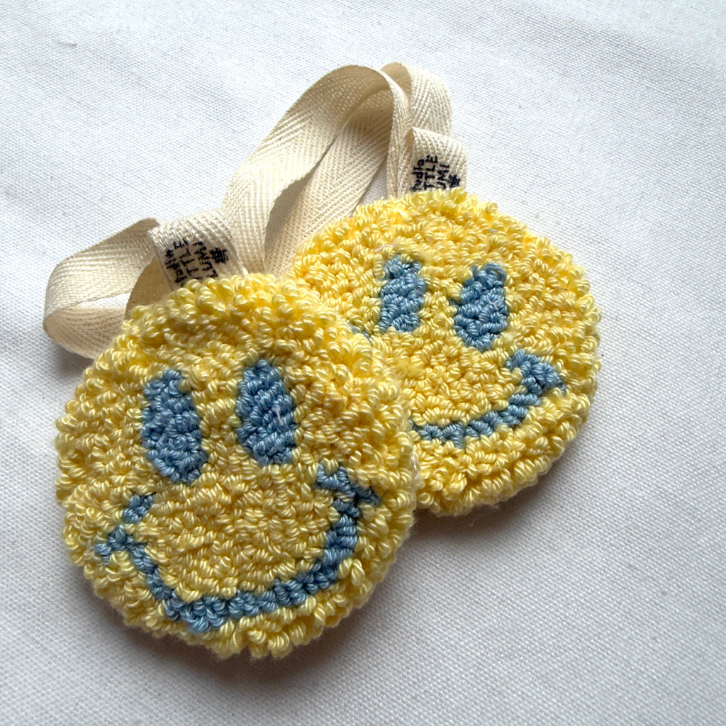 Geel Blauwe Smiley Speenhanger